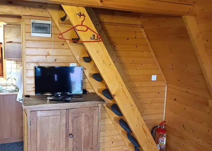 Zamek W Zasiegu Wzroku - *